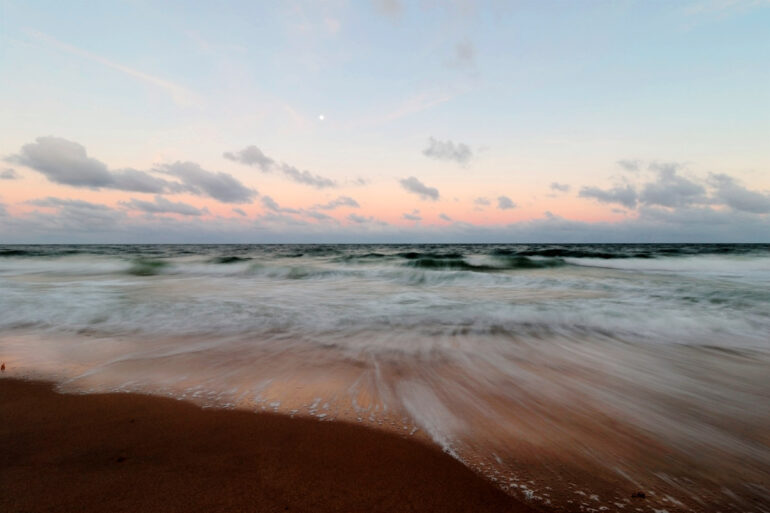 8 Tips for Getting Sharp Photos with your Tripod: Long Exposure Photography Example