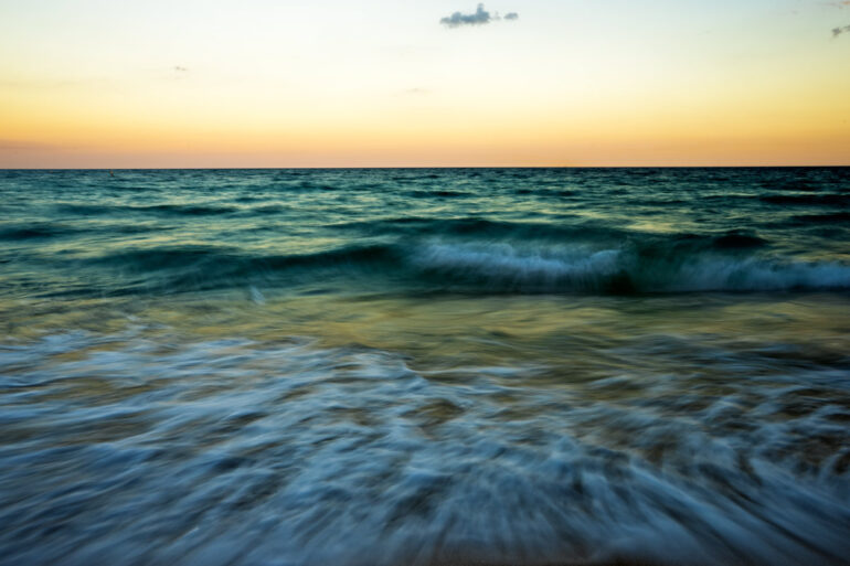 Beach Photography Tips: Long Exposure of Waves